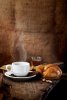 petit-dejeuner-cafe-chaud-au-miel-au-croissant_1484-162.jpg